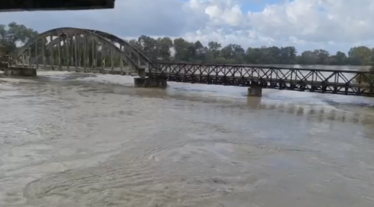 Vjosa kthehet në shtratin e saj, përmirësohet situata në Fier e Vlorë. Rama sot pranë zonave të prekura nga përmbytjet