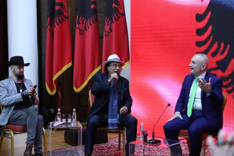 Meta pret Albanon në presidencë, mahnitet nga zëri i tij, ngrihet në këmbë