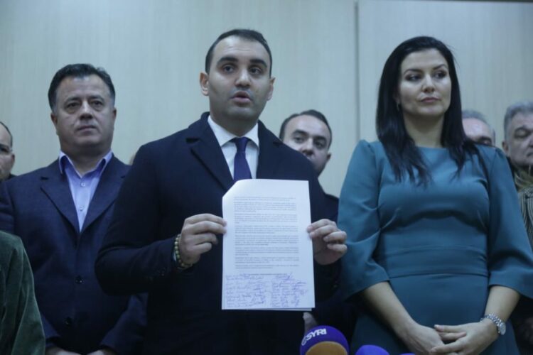 Komisioni i Rithemelimit ultimatum Bashës: Liro zyrën deri më 5 janar!