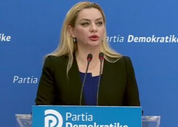 Dogjën flamurin serb në protestë/ Vokshi: Protestat nuk ndalen, institucionet të mos marrin porosi nga Rama