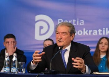 Kuvendi i Berishës/ Delegatët mbërrijnë nga rrethet, nis hyrja në ‘Air Albania’