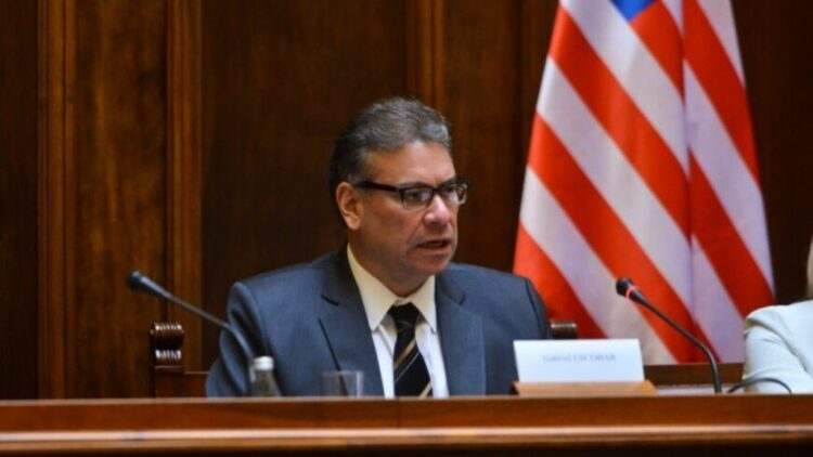 Escobar vjen sot në Shqipëri, të parin takon Bashën