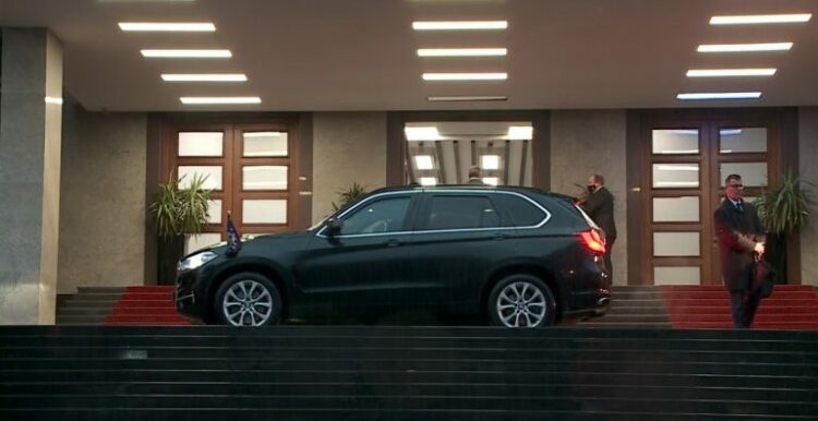 Zyrtari i lartë amerikan, Gabriel Escobar mbërrin në Ministrinë e Jashtme, takim me ministren Xhaçka