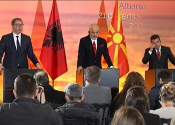 “Serbinë ta shihni si shtëpinë tuaj të dytë”/ Vuçiç fton shqiptarët ta vizitojnë