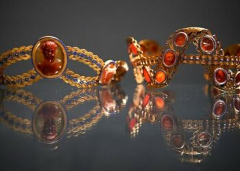 2 kurora të gruas së Napoleonit u shitën 710 mijë € në ankand