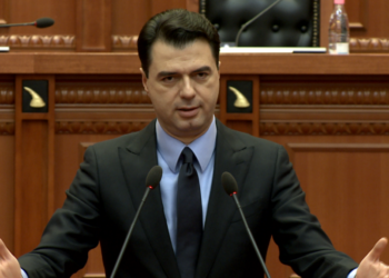 Basha: PD po pastrohet nga mbeturinat e komunizmit