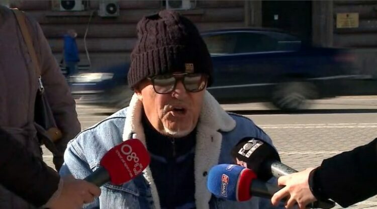 Tetraparaplegjikët protestë para kryeministrisë: Qeveria të na ndihmojmë të krijojmë një pavarësi ekonomike!