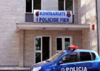 Shpërndanin kokainë e heroinë, prangosen 2 persona në Fier, mes tyre një vajzë