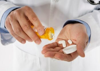 Pfizer: Rezultate premtuese, pilula anti-Covid 90 % efektive