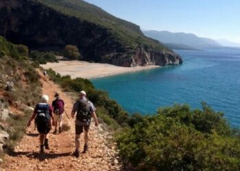 Të huajt shpenzuan 1.5 miliardë euro për 9-mujorin, shqiptarët të “kursyer” në daljet jashtë