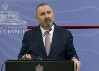 “Kadastra e Durrësit lëshon certifikata legalizimesh të parregullta”/ Manja: Situatë problematike në zonat bregdetare