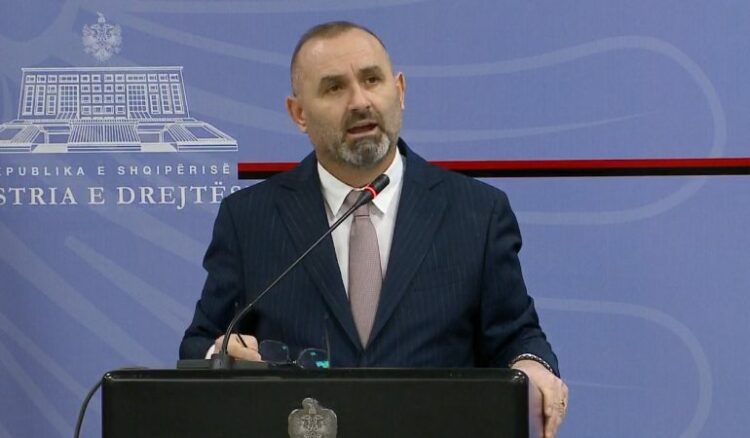 “Kadastra e Durrësit lëshon certifikata legalizimesh të parregullta”/ Manja: Situatë problematike në zonat bregdetare