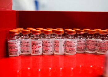 Financial Times: Dyshimet mbi efikasitetin e vaksinave kineze rrisin shqetësimet kudo në botë