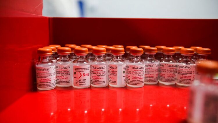 Financial Times: Dyshimet mbi efikasitetin e vaksinave kineze rrisin shqetësimet kudo në botë