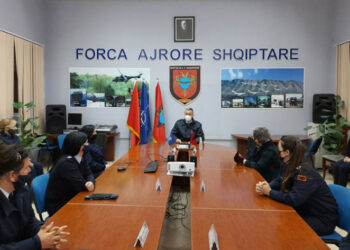 Presidenti Meta emëron komandantin e ri të Forcave Ajrore