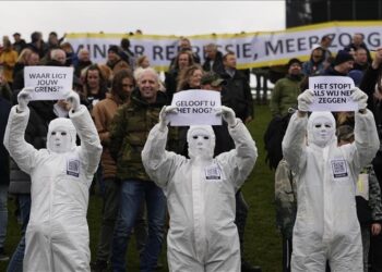 Mijëra holandezë protestojnë kundër masave anti-Covid, përleshen me policinë