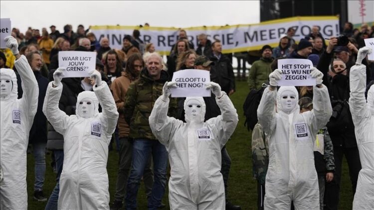 Mijëra holandezë protestojnë kundër masave anti-Covid, përleshen me policinë