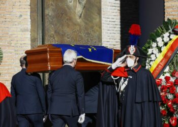 Me flamurin e BE-së, i jepet lamtumira e fundit presidentit të Parlamentit Europian David Sassoli