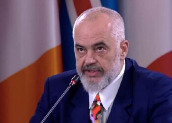 Rama mbledh drejtuesit politikë të qarqeve në seli