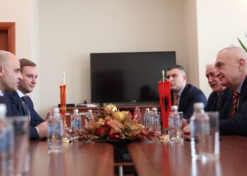 Meta takon Kryeministrin e RMV: Vendet tona meritojnë çeljen sa më parë të negociatave me Bashkimin Europian