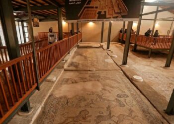 Palestinë/ Restaurohet kisha e rrallë bizantine e shekullit të V, gjenden skena gjuetie e përshkrime kafshësh