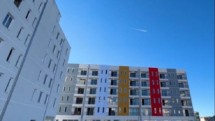 Përfundon blloku i dytë i banesave në Kavajë, Rama: Për të mos lënë vetëm as edhe një familje