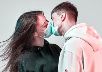 ‘Dashuria e familjareve, ilaçi për COVID-19’, spitalet në Pragë lejojnë vizitat për të infektuarit