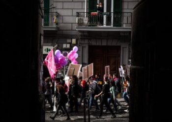 Seksizmi në marketing, kriteret absurde të kompanive për aplikantet femra shton zemërimin në Itali