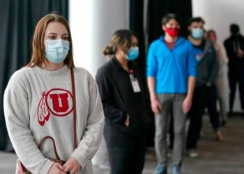 Hapja e shkollave dhe frika nga Omicron, rriten testimet e nxënësve për COVID-19 në SHBA