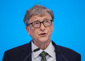 Bill Gates për Omicron: ‘Jemi në pjesën më të keqe të pandemisë’