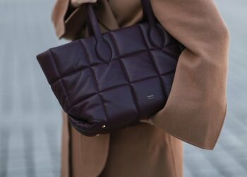 Çfarë duhet të keni patjetër në çantë në ditët e acarta të dimrit