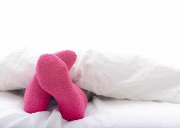 Një arsye interesante! Pse duhet të flini çdo natë me çorape?