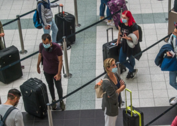 Kaos total me fluturimet e anuluara nëpër botë, pushues që nuk po kthehen dot në shtëpi pas festave