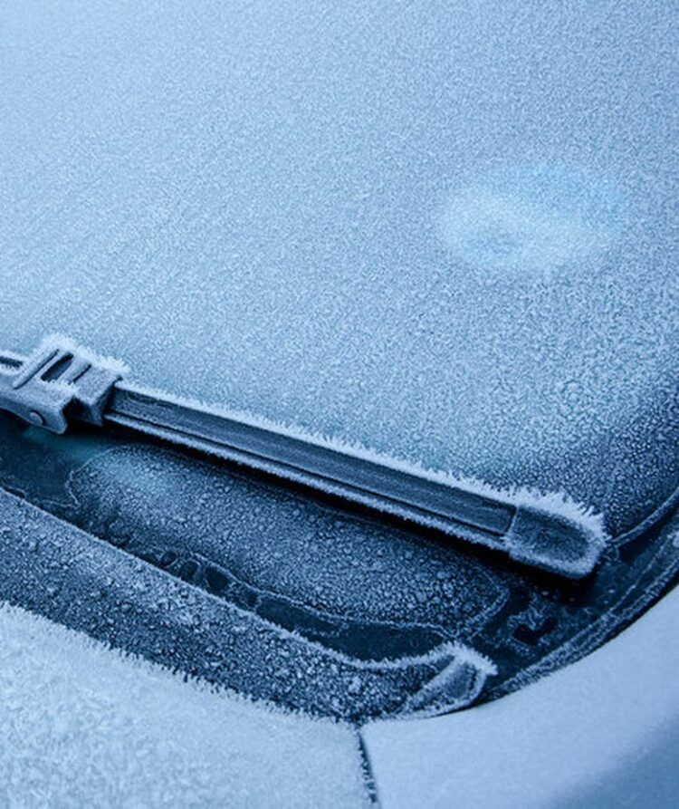 Si ta largoni akullin nga xhami i përparmë i makinës brenda një minuti si me magji