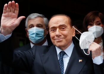 Berlusconi tërhiqet nga gara presidenciale pas polemikave në Itali