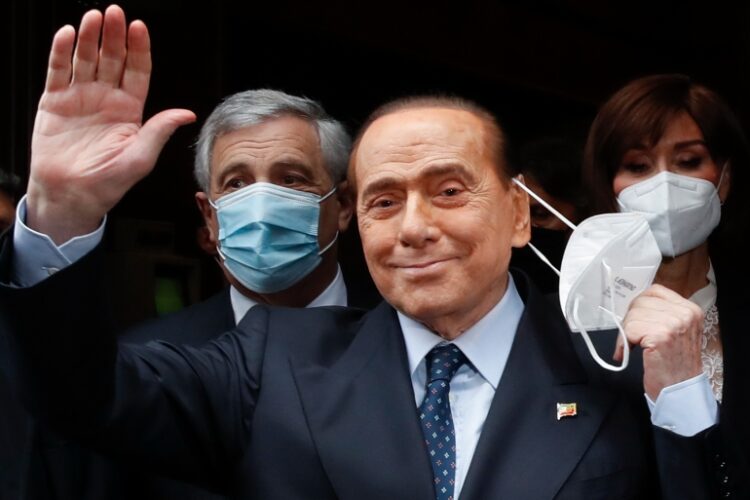 Berlusconi tërhiqet nga gara presidenciale pas polemikave në Itali