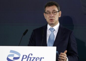 Shefi i Pfizer jep lajmin e shumëpritur: Do t’i rikhehemi normalitetit në pranverë