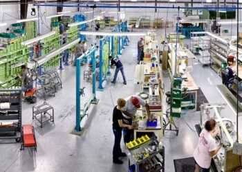 Industria shqiptare me marshin e “kërmillit”, kompanitë shqiptare 3 herë më pak produktive se Rajoni