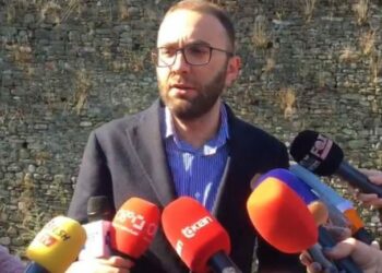 Meta takoi Ballën/ Bardhi: Trekëndëshi i Bermudës konsultohet çdo ditë