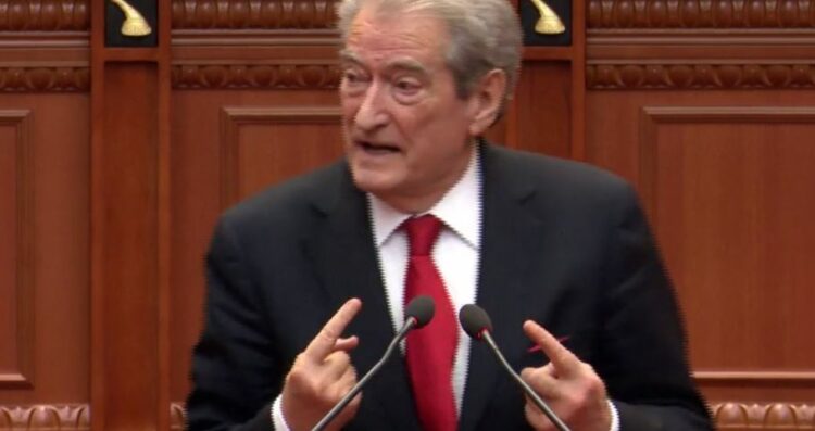 Berisha kërkon furnizimin e Ukrainës me municione shqiptare