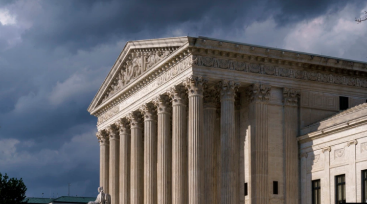 SHBA: Gjykata e Lartë bllokon urdhrin për vaksinim të detyruar në bizneset e mëdha