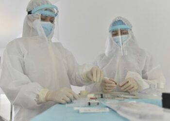 Covid-19 në vitin 2021 nuk kurseu as femrat, rritje 28% e fataliteteve për 9-mujorin, e meshkujve 38.5%