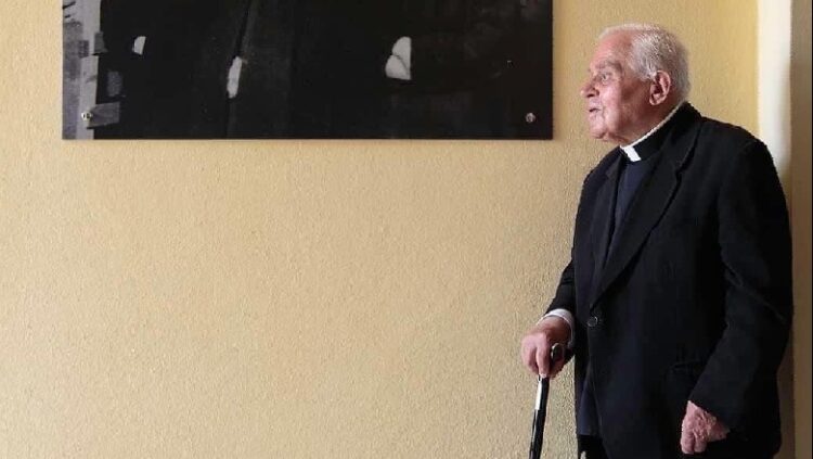 Vuajti torturat e komunizmit, ndërron jetë në moshën 89-vjeçare Dom Gjergj Simoni