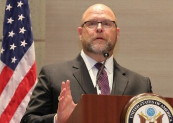 Ambasadori amerikan merr detyrën në Kosovë: Është nder të shërbej këtu