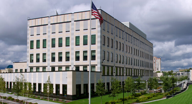 Frikë nga një sulm ushtarak, SHBA urdhëron të largohen nga Ukraina familjarët e diplomatëve dhe qytetarëve