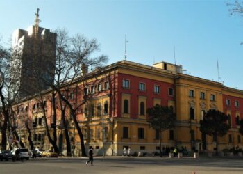 Ministria e Financave: Nuk ka ndryshuar paga minimale, vijon të mbetet 30,000 lekë