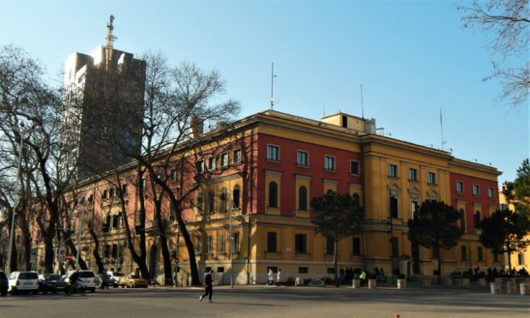 Ministria e Financave: Nuk ka ndryshuar paga minimale, vijon të mbetet 30,000 lekë