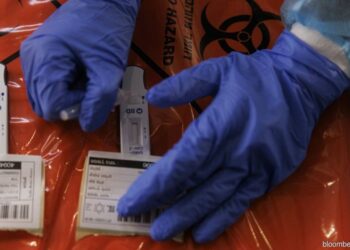 Zbulohet rasti i parë me “Flurona” në Izrael, çfarë shkakton “bashkimi” i COVID-it dhe gripit