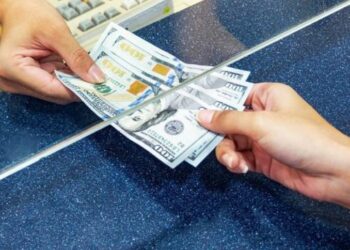 Vodhi para në pikën e këmbimit valutor, kapet 19-vjeçari në Durrës