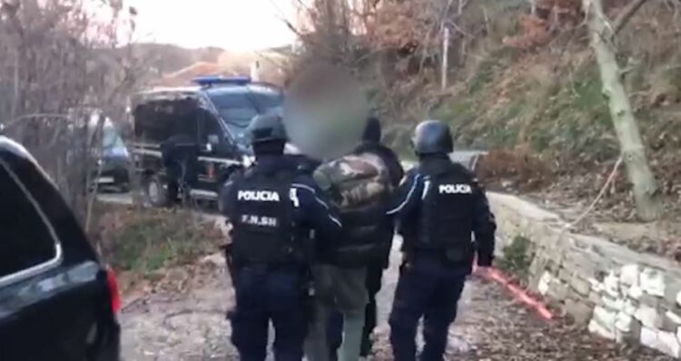 I shpallur në kërkim për vepra të ndryshme penale, arrestohet në Gjirokastër 28-vjeçari